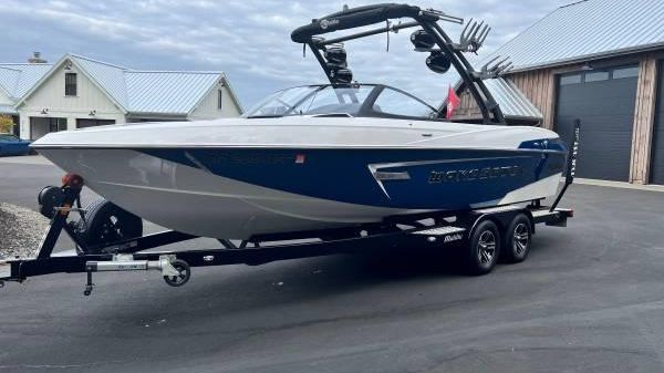 Malibu 23 LSV