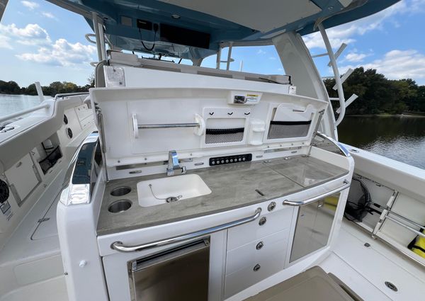 Boston Whaler 420 Outrage image