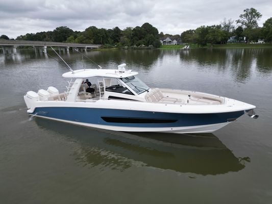 Boston Whaler 420 Outrage - main image