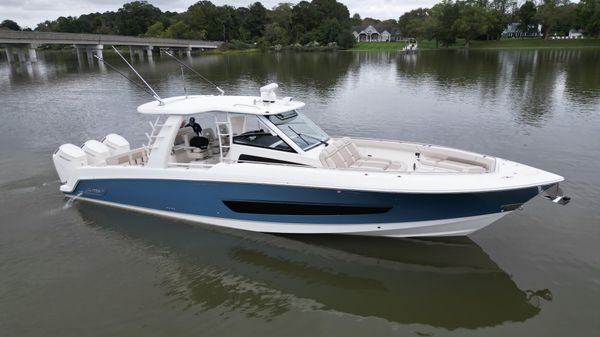 Boston Whaler 420 Outrage