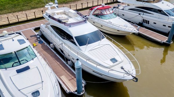 Ferretti Yachts 592