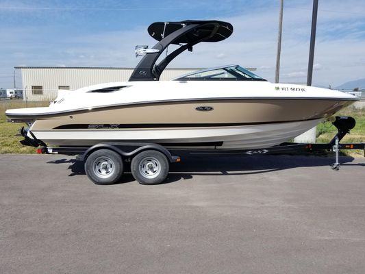 Sea Ray 230 SLX - main image
