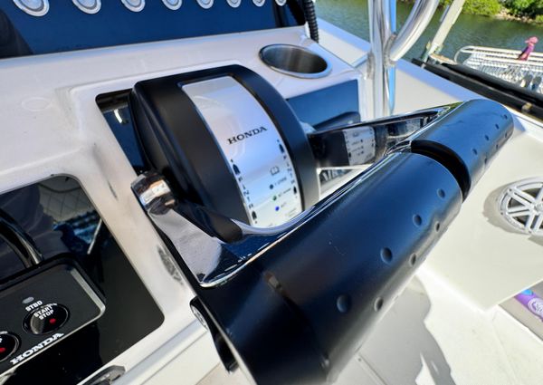 Cobia 274 Center Console image