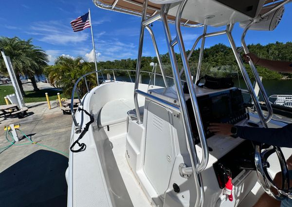 Cobia 274 Center Console image