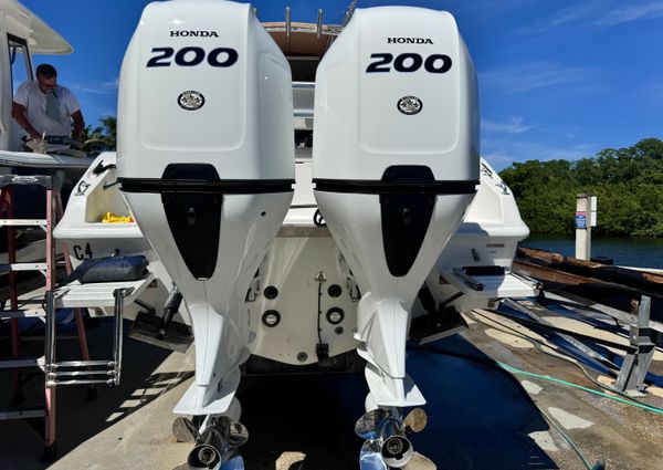 Cobia 274 Center Console image