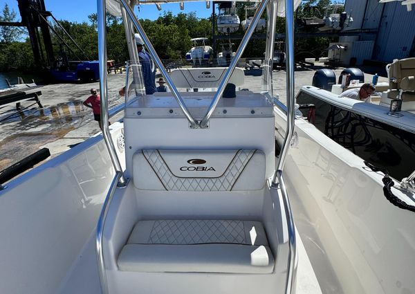 Cobia 274 Center Console image