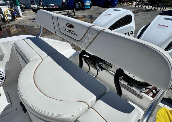 Cobia 274 Center Console image