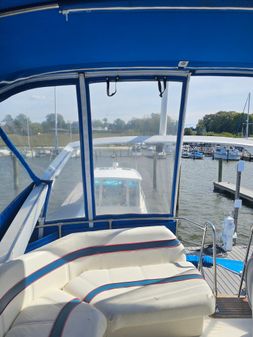 Bayliner 3870 image