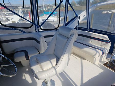 Bayliner 3870 image