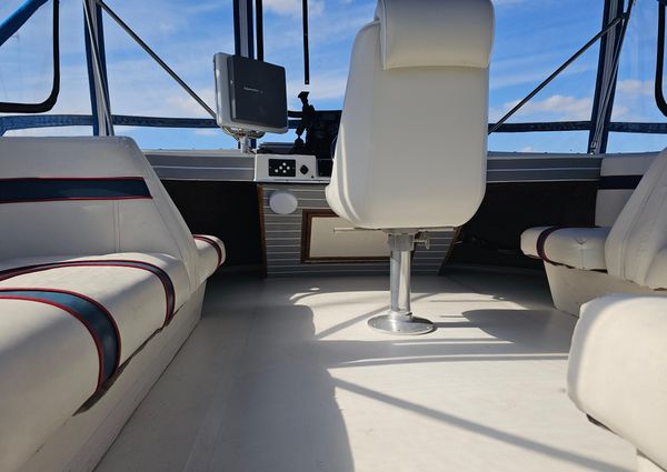 Bayliner 3870 image