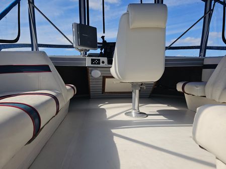 Bayliner 3870 image