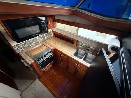 Bayliner 3870 image