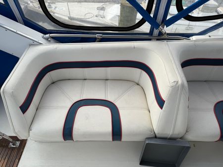 Bayliner 3870 image