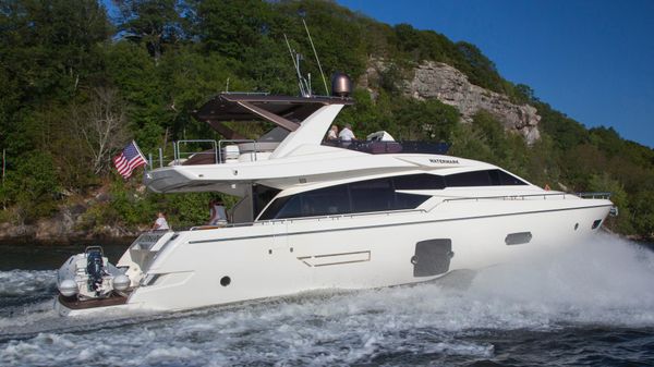 Ferretti Yachts 750 