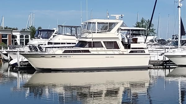 Marinette Marquis Motor Yacht 