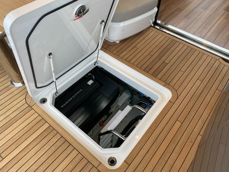 Princess Yachts V55 image