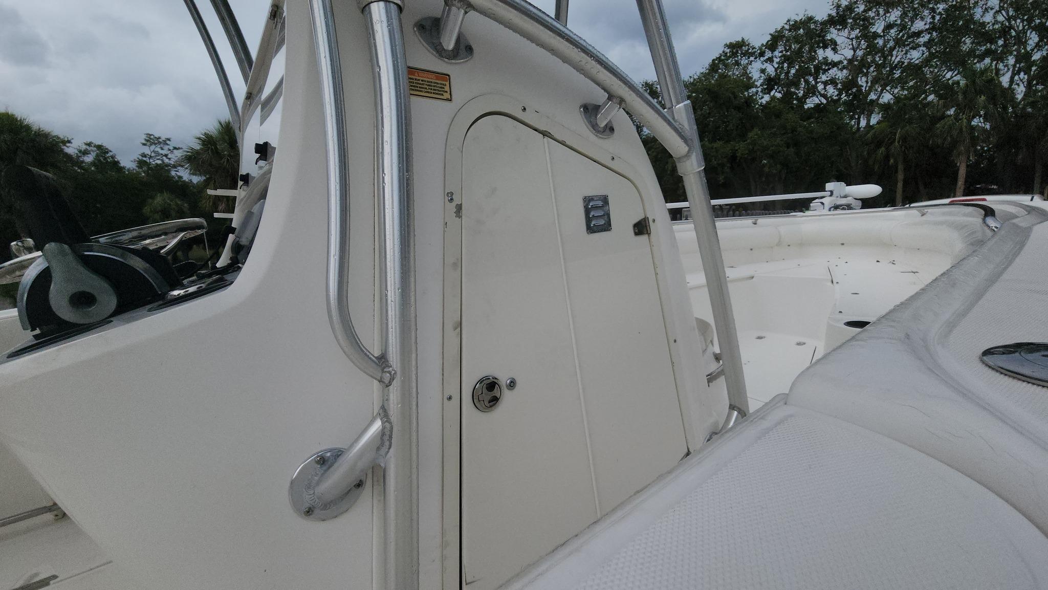 2002 Boston Whaler 270 outrage