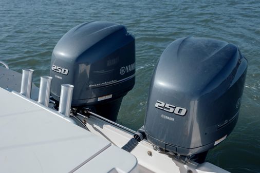 Pursuit 3070 Offshore Center Console image