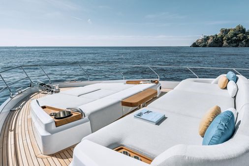 Azimut 68 FLY image