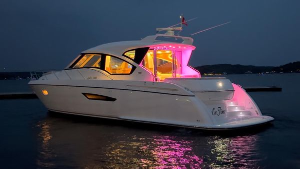 Tiara Yachts 5800 Sovran 