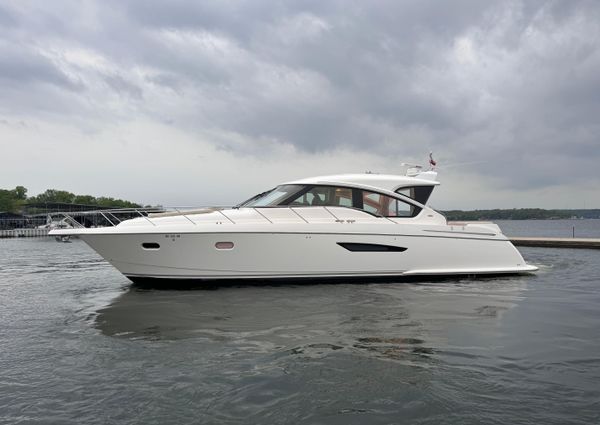 Tiara Yachts 5800 Sovran image