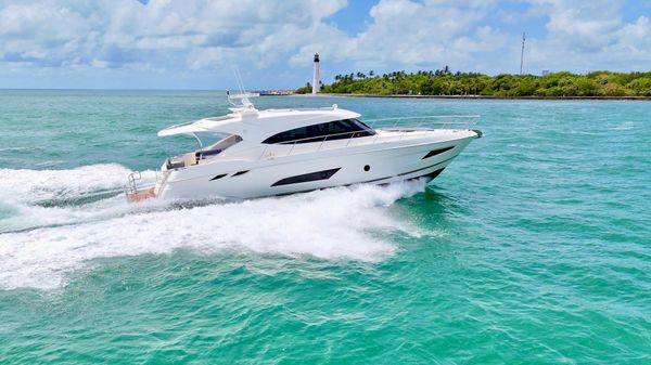 Riviera 5400 Sport Yacht