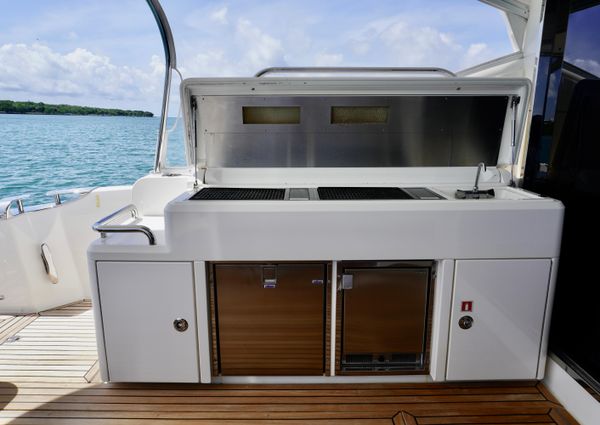 Riviera 5400 Sport Yacht image