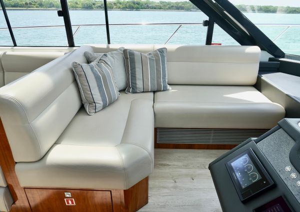 Riviera 5400 Sport Yacht image