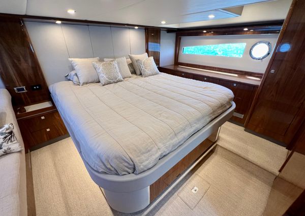 Riviera 5400 Sport Yacht image