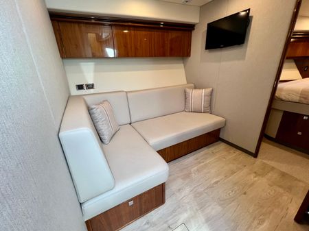 Riviera 5400 Sport Yacht image