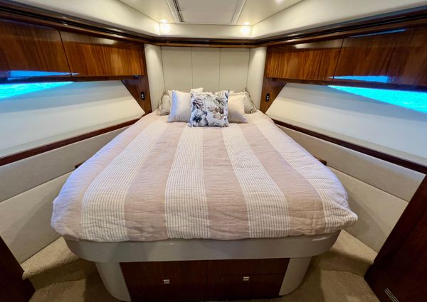 Riviera 5400 Sport Yacht image