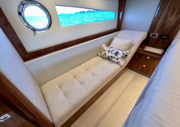 Riviera 5400 Sport Yacht image