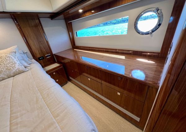 Riviera 5400 Sport Yacht image