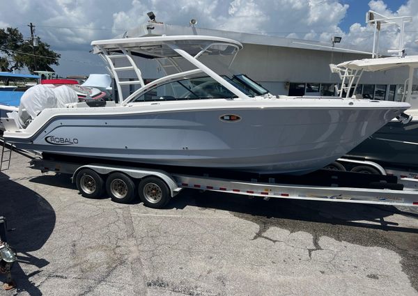 Robalo R317-DUAL-CONSOLE image