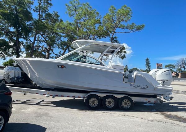 Robalo R317-DUAL-CONSOLE image