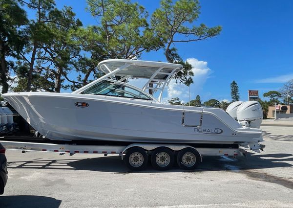 Robalo R317-DUAL-CONSOLE image