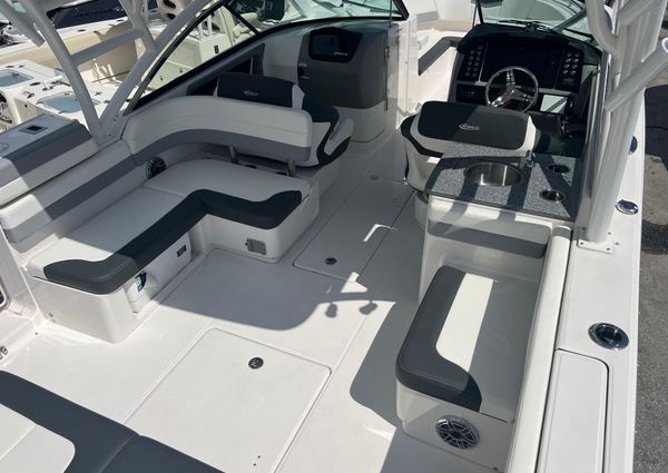 Robalo R317-DUAL-CONSOLE image