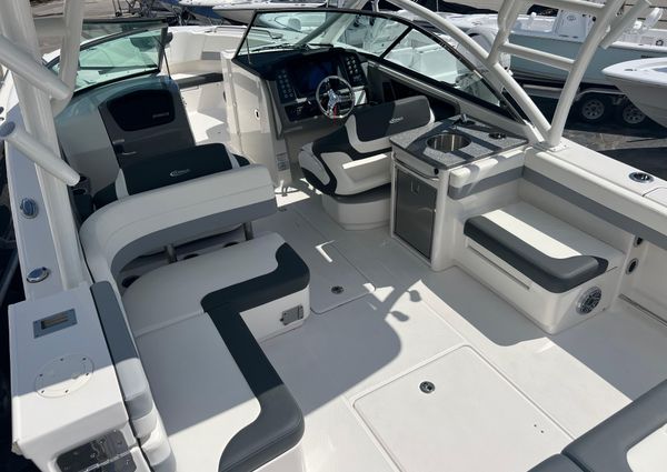 Robalo R317-DUAL-CONSOLE image