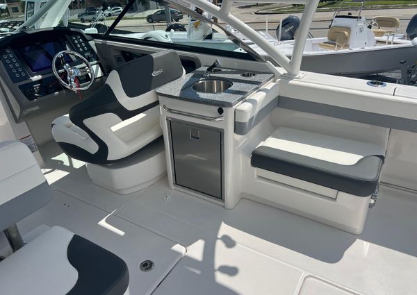 Robalo R317-DUAL-CONSOLE image