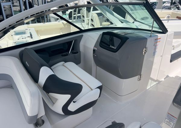 Robalo R317-DUAL-CONSOLE image