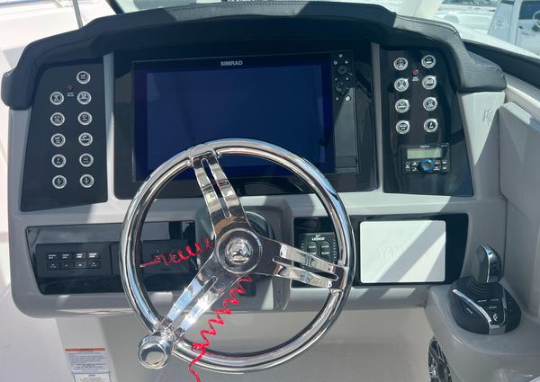 Robalo R317-DUAL-CONSOLE image