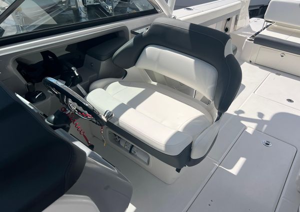 Robalo R317-DUAL-CONSOLE image