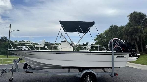 Boston Whaler 190 Montauk 