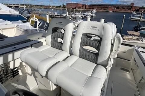 Cobia 265-CENTER-CONSOLE-OPEN image