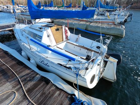 Beneteau 235 image