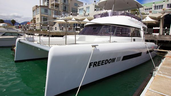 Nova Luxe 42 Power Catamaran 