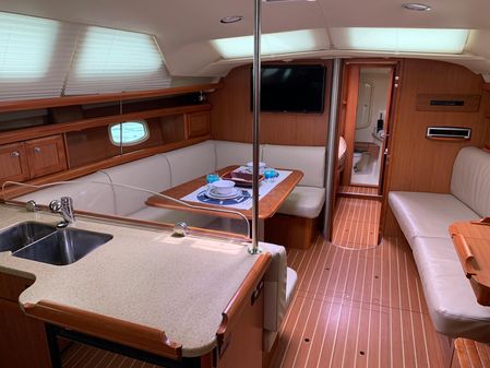 Hunter 45 Deck Salon image