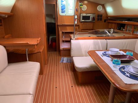 Hunter 45 Deck Salon image