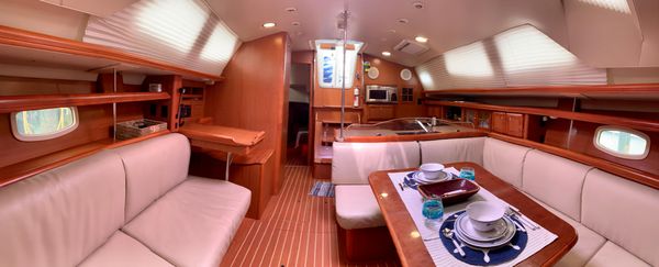 Hunter 45 Deck Salon image