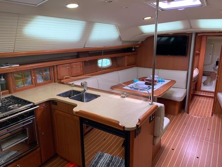 Hunter 45 Deck Salon image